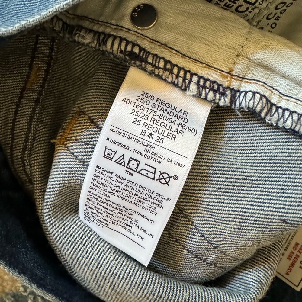 NEW Gap 8" Mid Rise '90s Loose Denim Bermuda Shorts in Medium Indigo - Picture 4 of 6